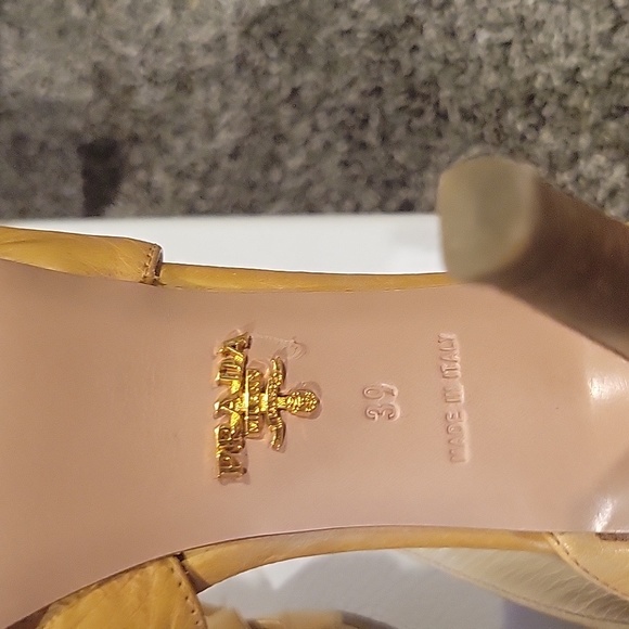 Prada leather heels - Picture 3 of 4